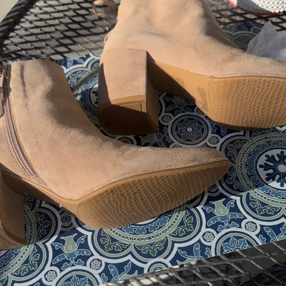 Women's Stuart Weitzman Tan Ankle Boots size 7 - Picture 7 of 11